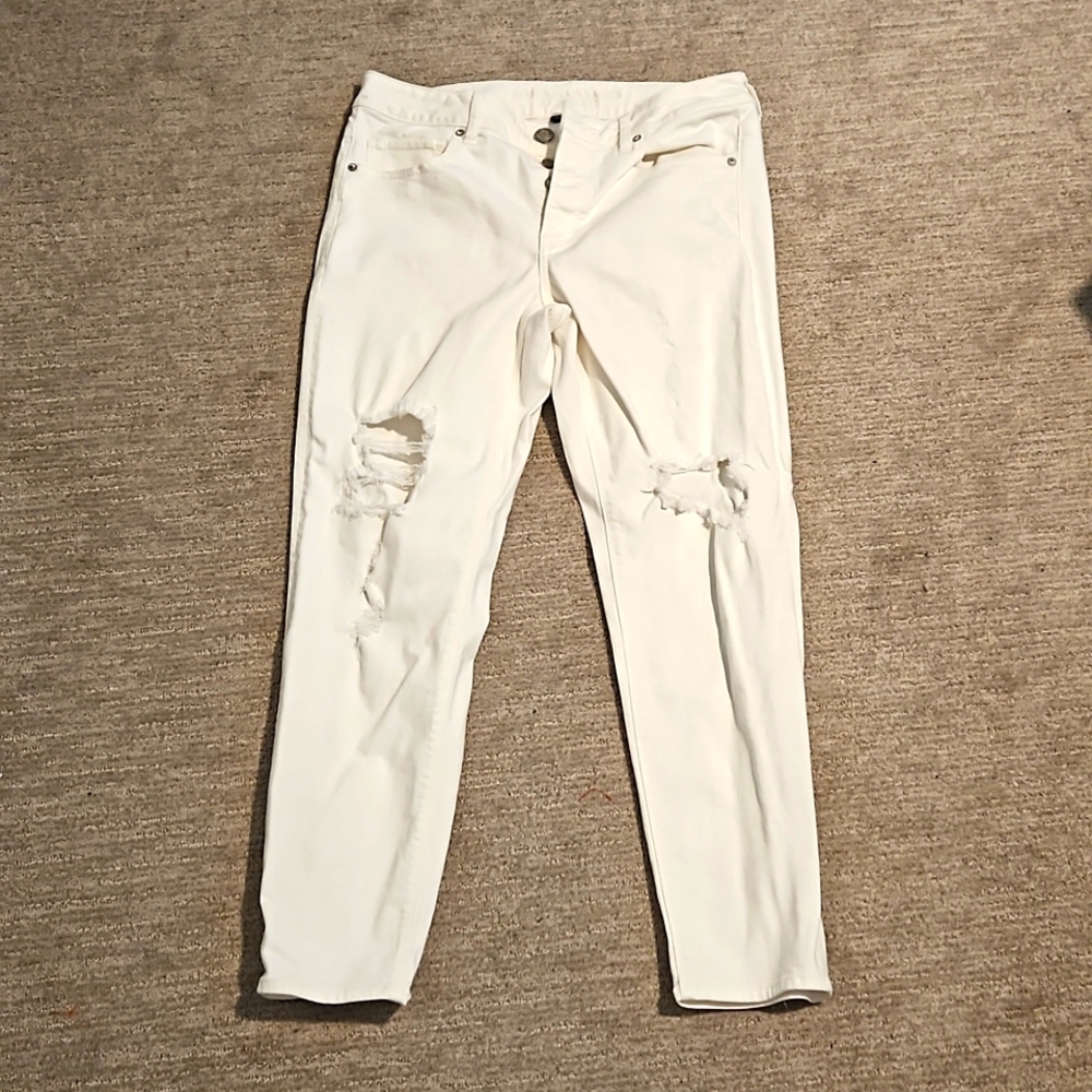 White American Eagle distressed Tomgirl Jeans